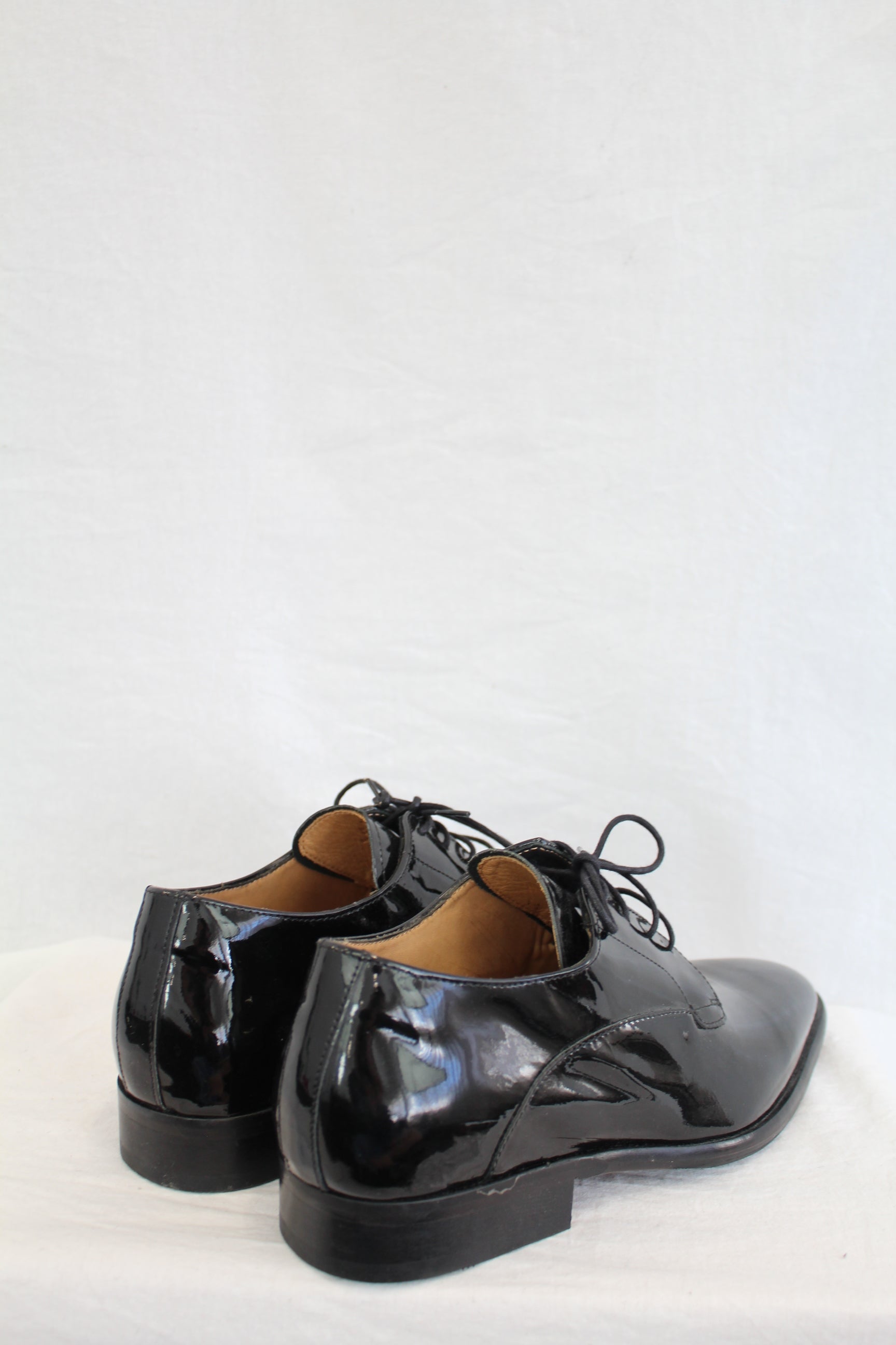 Bared - Carbon Lace Up