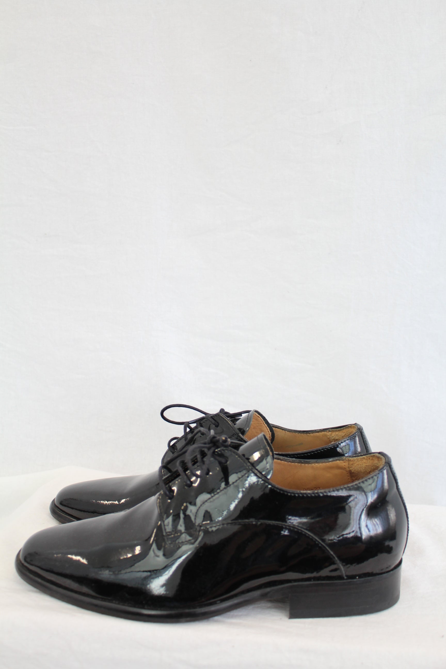 Bared - Carbon Lace Up
