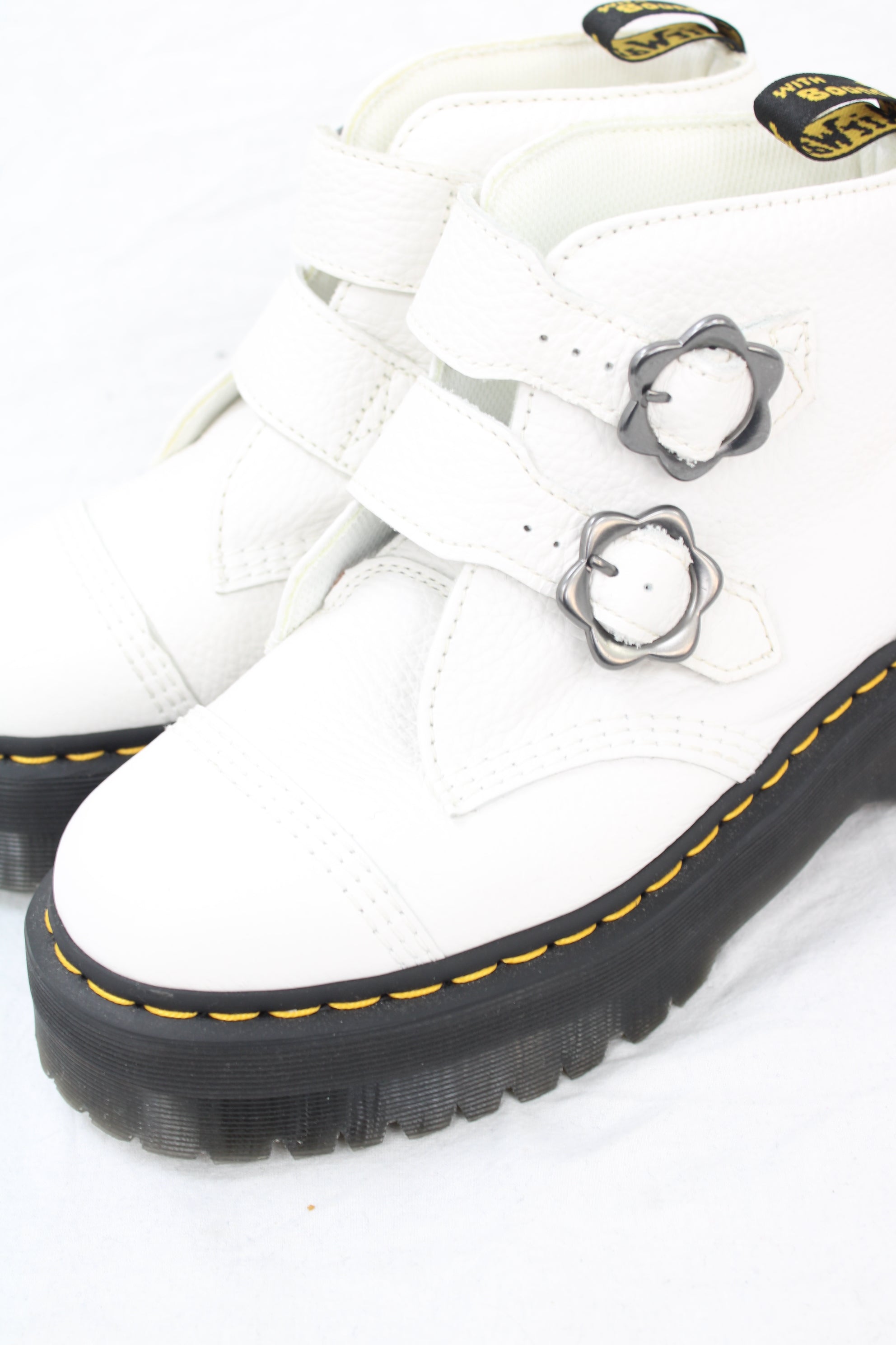 Doc Martens - Devon Flower Quad Boots