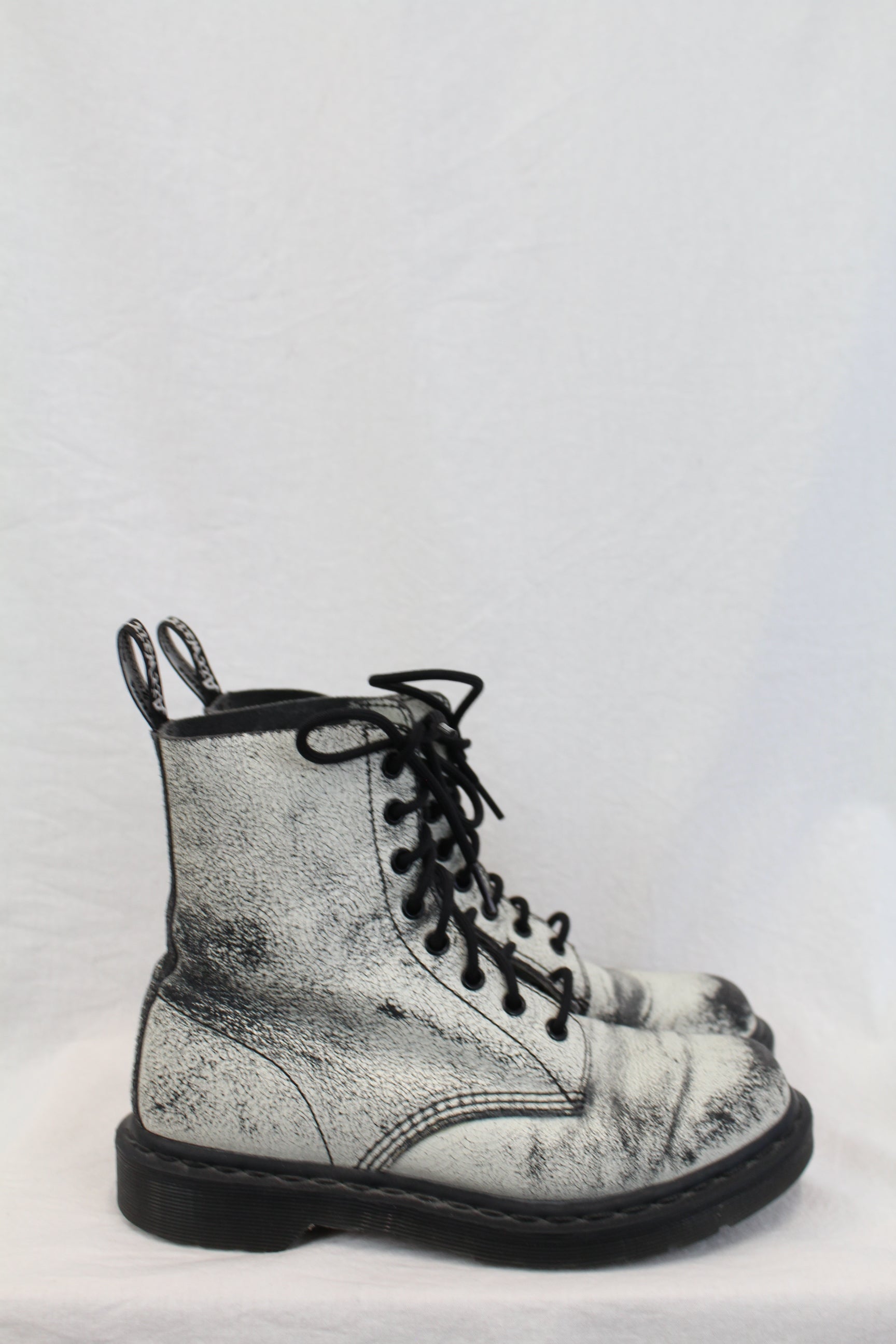 Dr Martens - Cracked Leather Boot