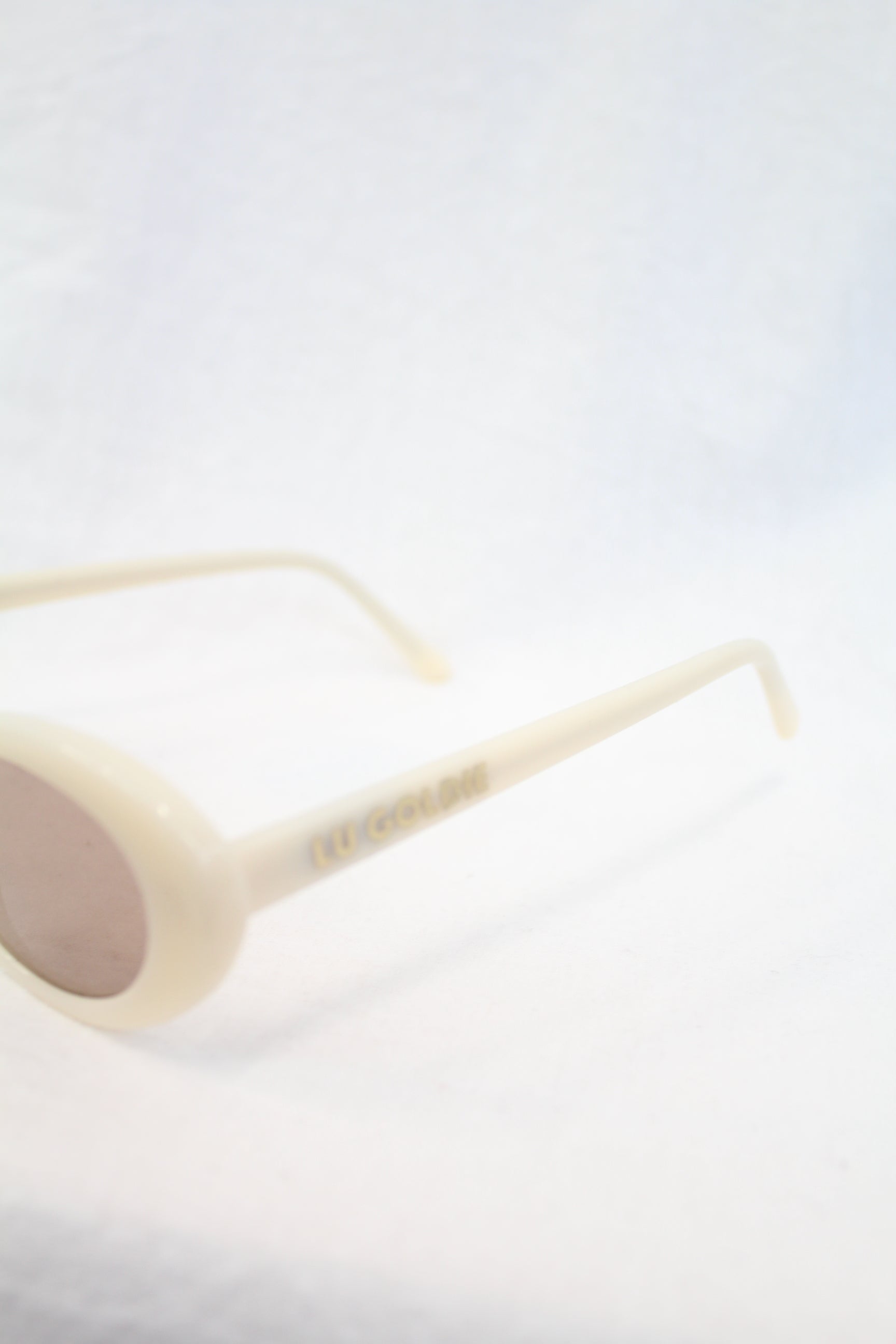 Lu Goldie - Jeanne Sunnies