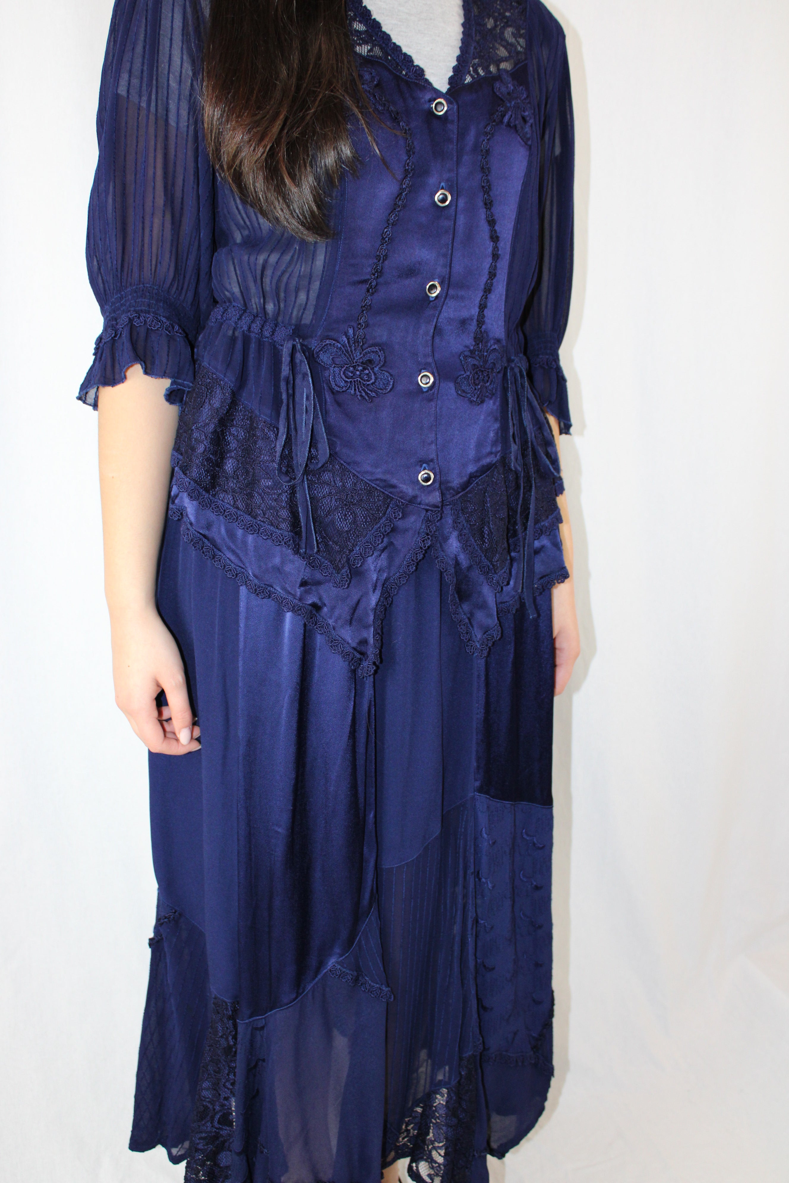 Janne Lindgaard - Satin And Lace Set