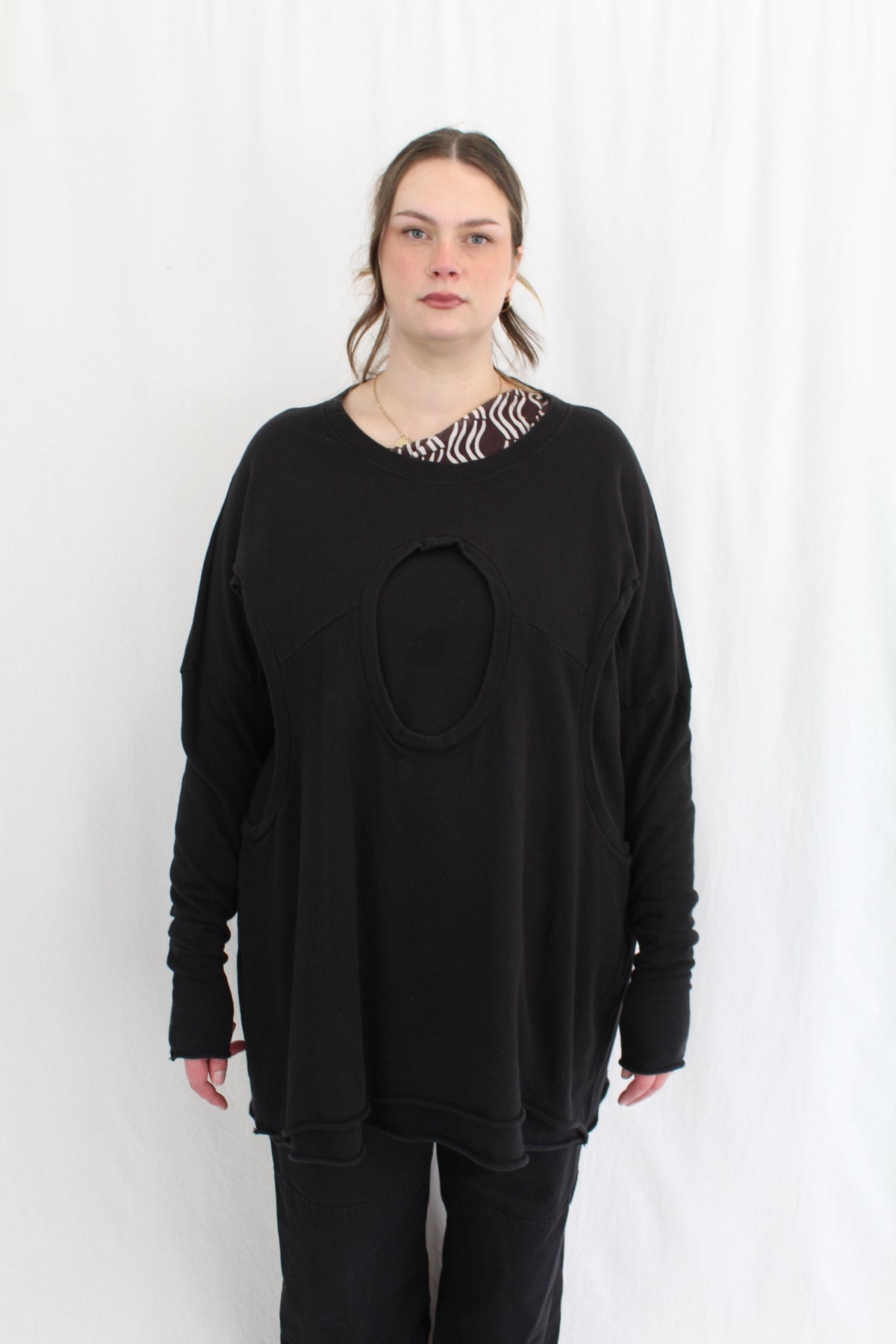 Lui Hon - Hole Sweatshirt