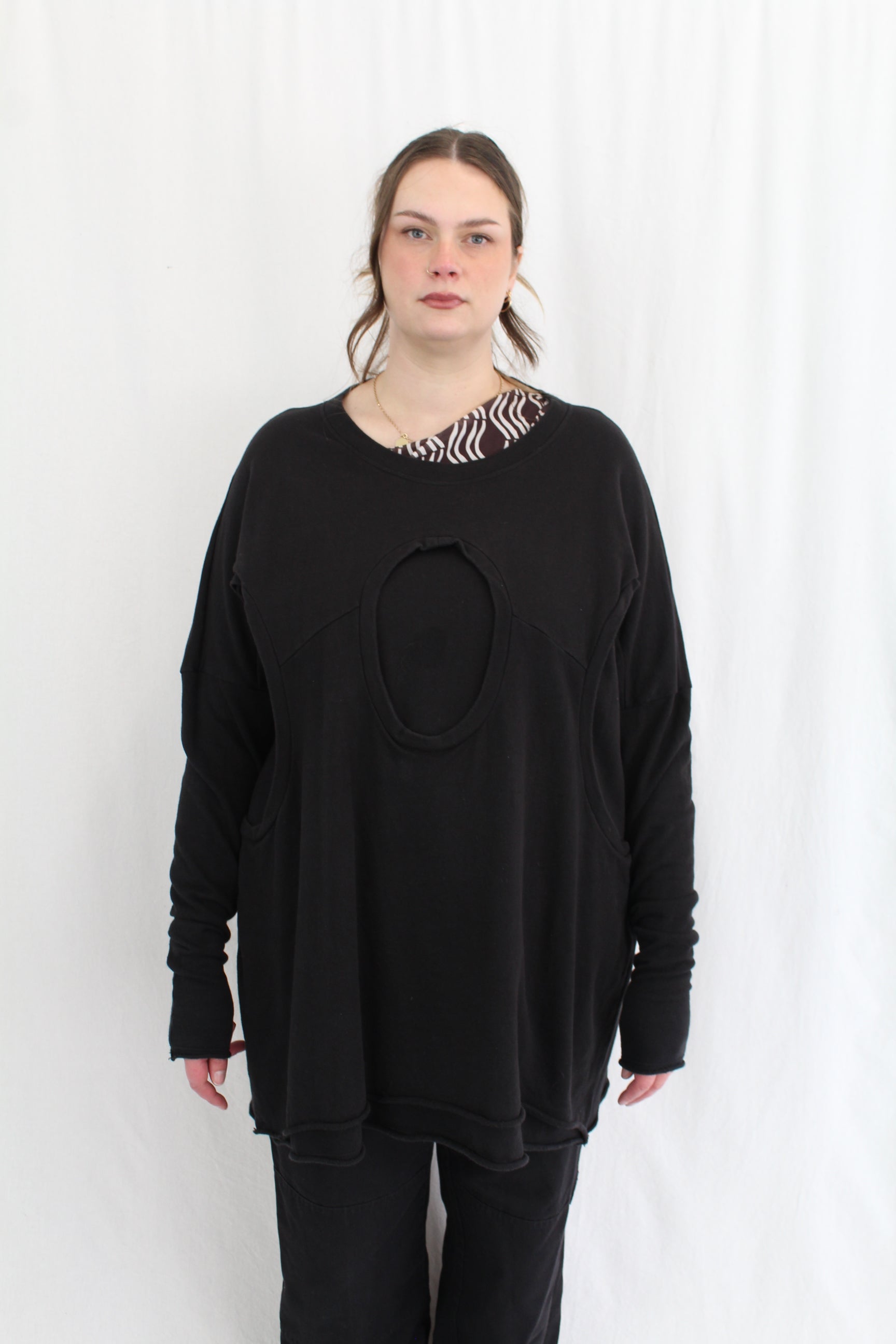 Lui Hon - Hole Sweatshirt