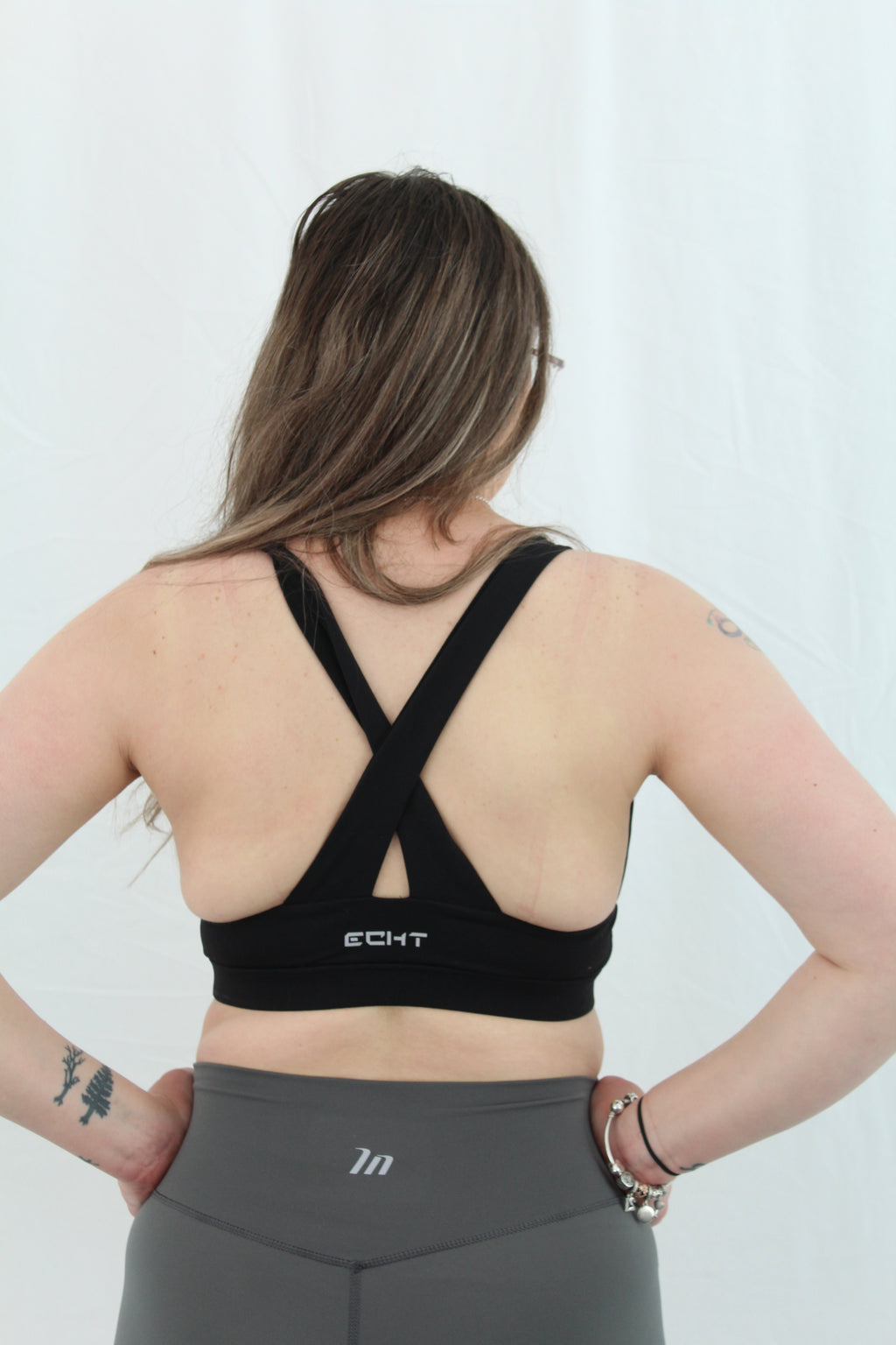 Blk Cross Back Sports Bra – Recycle Boutique