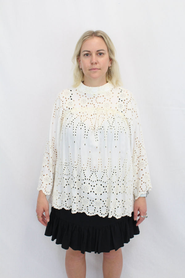 Moochi - Broderie Blouse