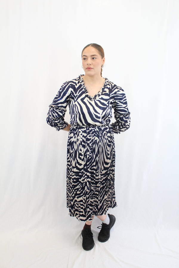Amaya - Pleated Midi Dress