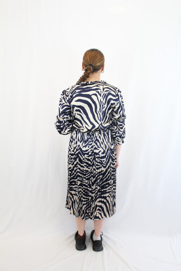 Amaya - Pleated Midi Dress