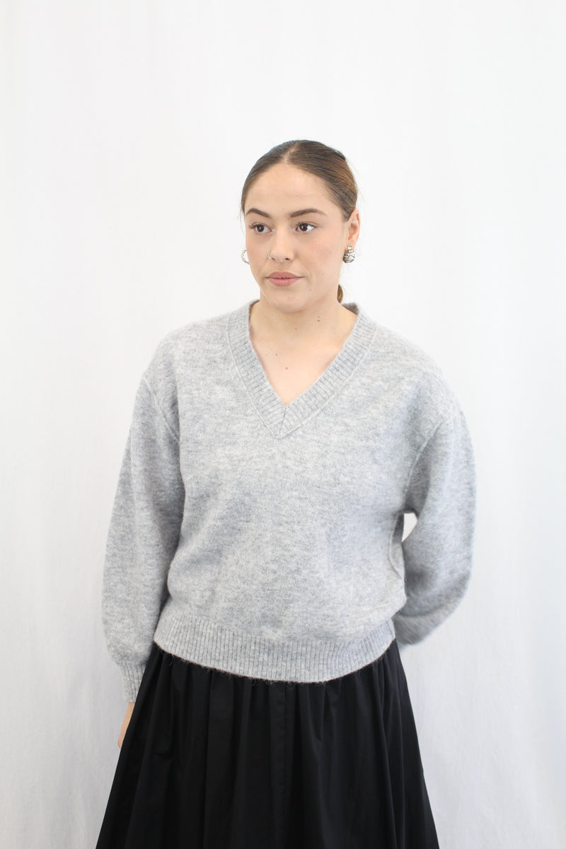 Max - V Neck Jumper