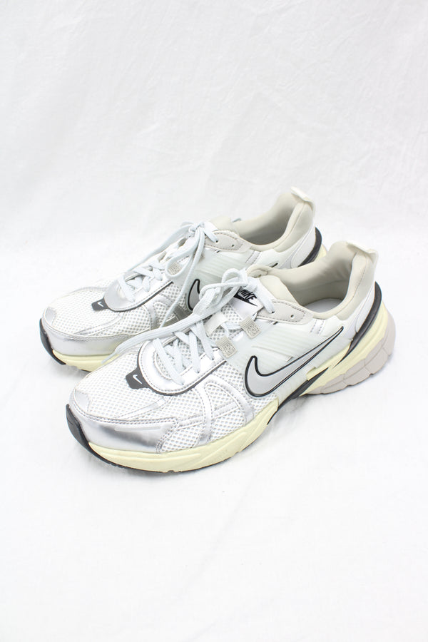 Nike - V2K Run Sneakers