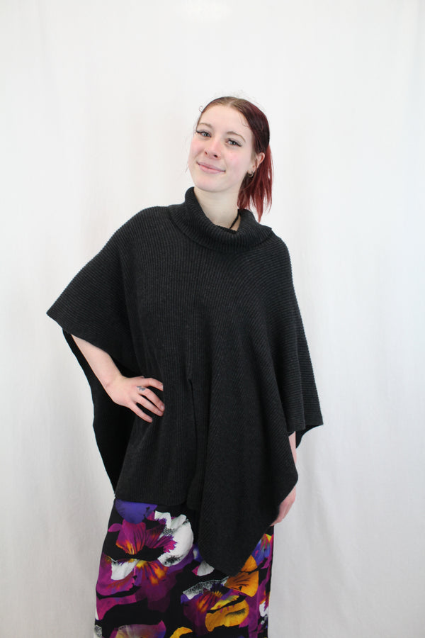 Moochi - Cashmere 'Polo Cape'