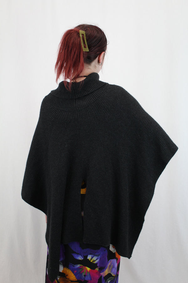Moochi - Cashmere 'Polo Cape'