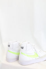 Nike - Neon 'Blazer Mid 77' Sneaker