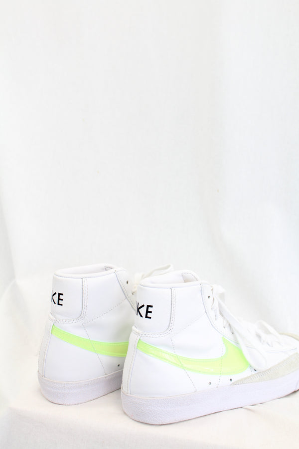Nike - Neon 'Blazer Mid 77' Sneaker