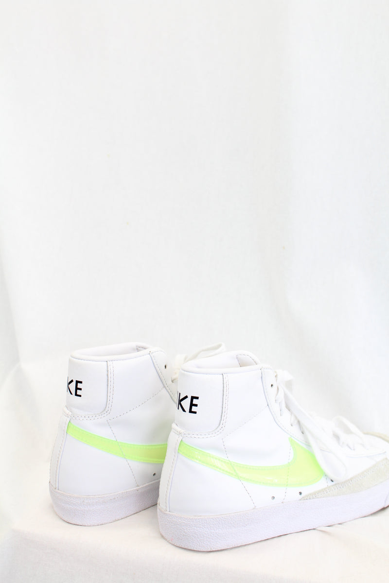 Nike - Neon 'Blazer Mid 77' Sneaker