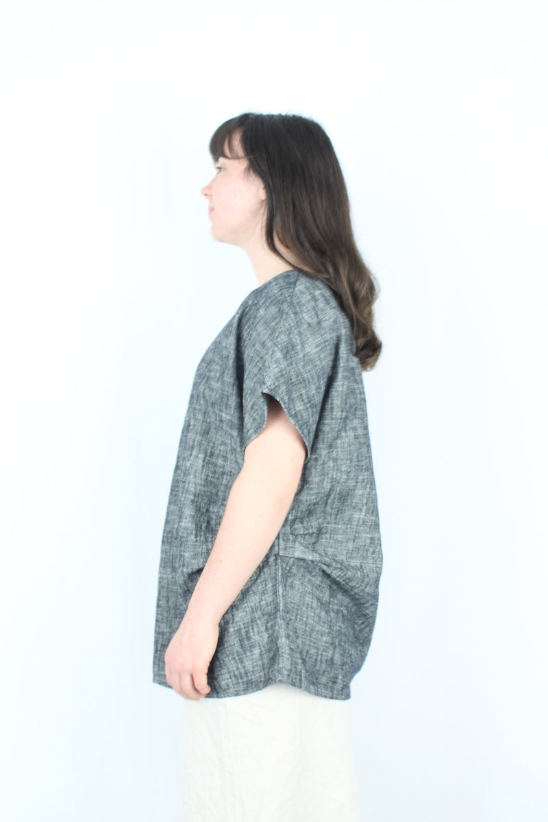 Moochi - Oblige Tee