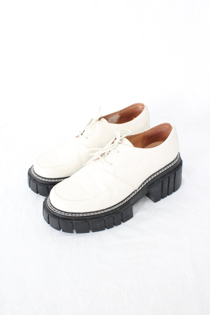 Mi Piaci - Chunky Lace Up Shoes