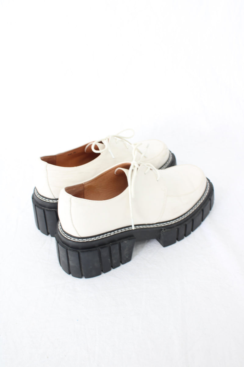 Mi Piaci - Chunky Lace Up Shoes