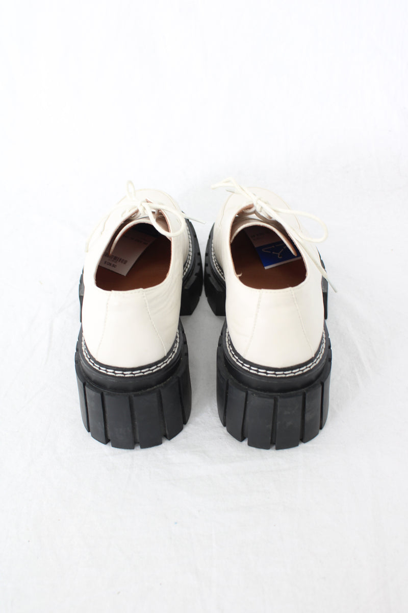 Mi Piaci - Chunky Lace Up Shoes