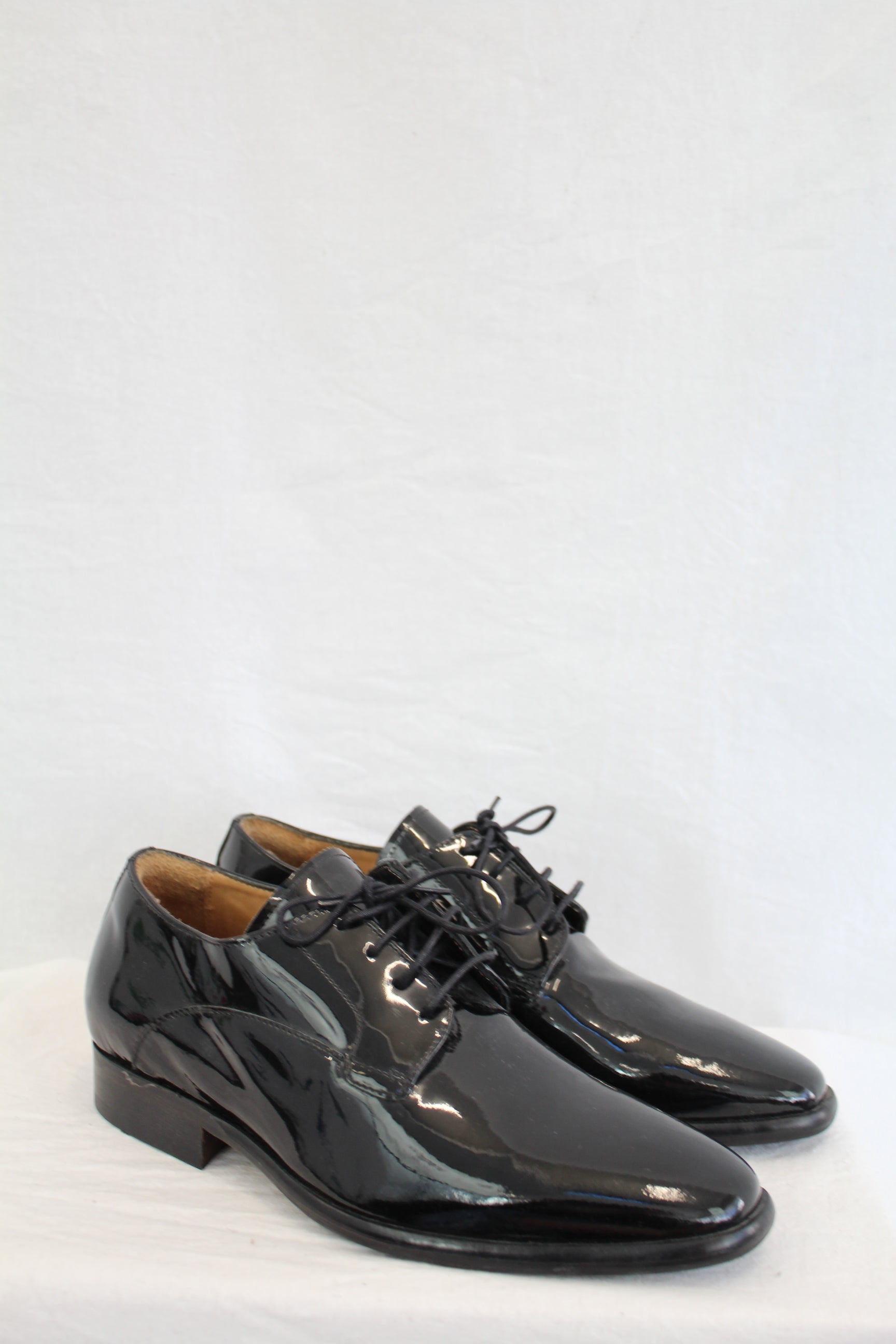 Bared - Carbon Lace Up