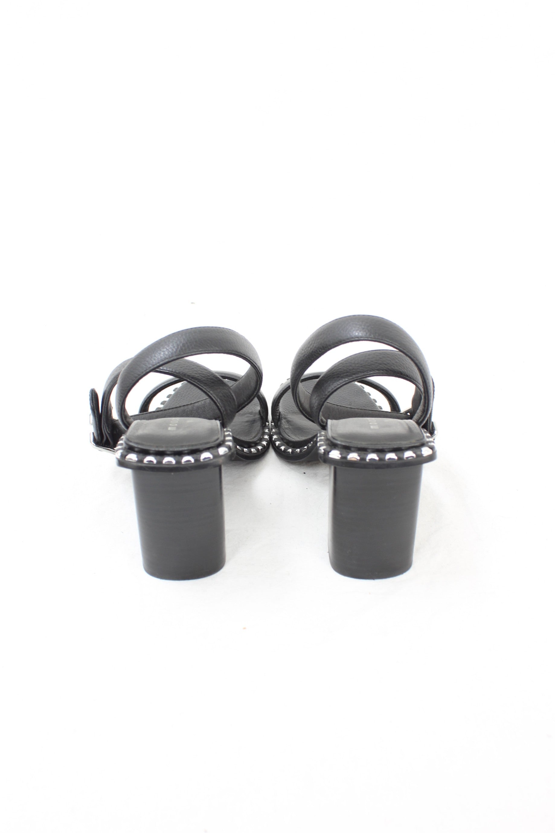 Moochi - Magnet Heels