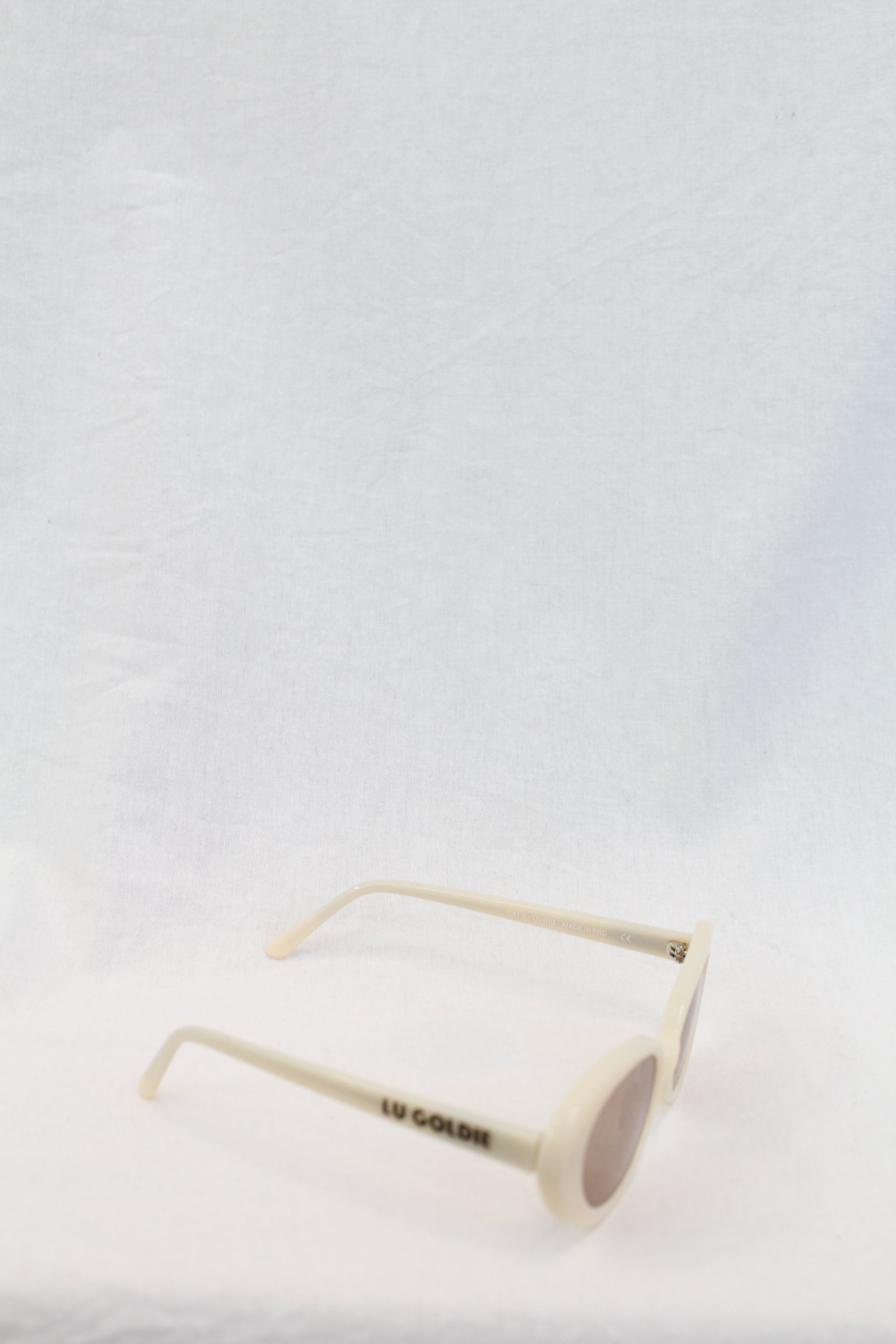 Lu Goldie - Jeanne Sunnies