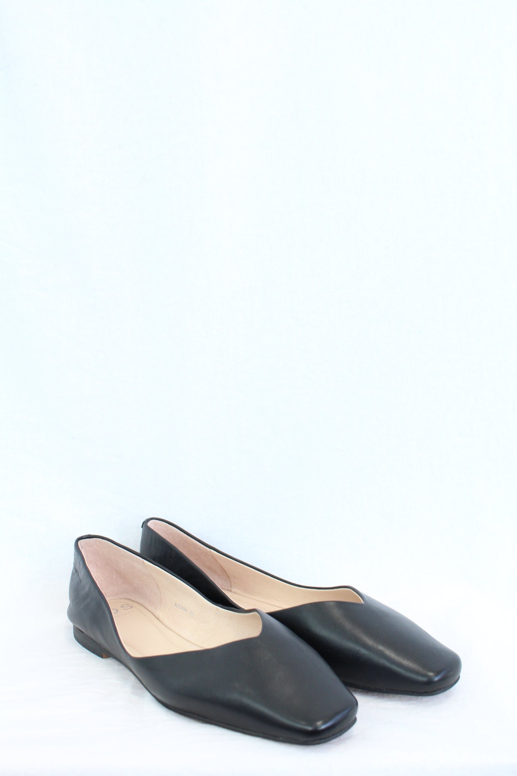 EOS - Adriana Flats
