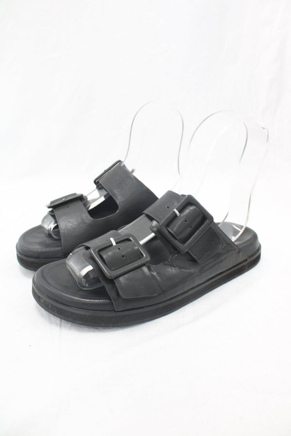 Mi Piaci - Leather Buckle Sandals