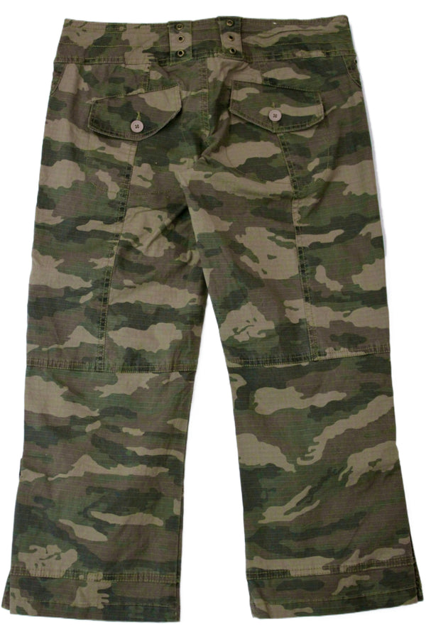 NORI - Camo Capri Pants