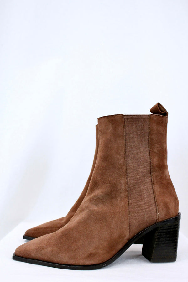 42 Gold - Suede Chelsea Boot
