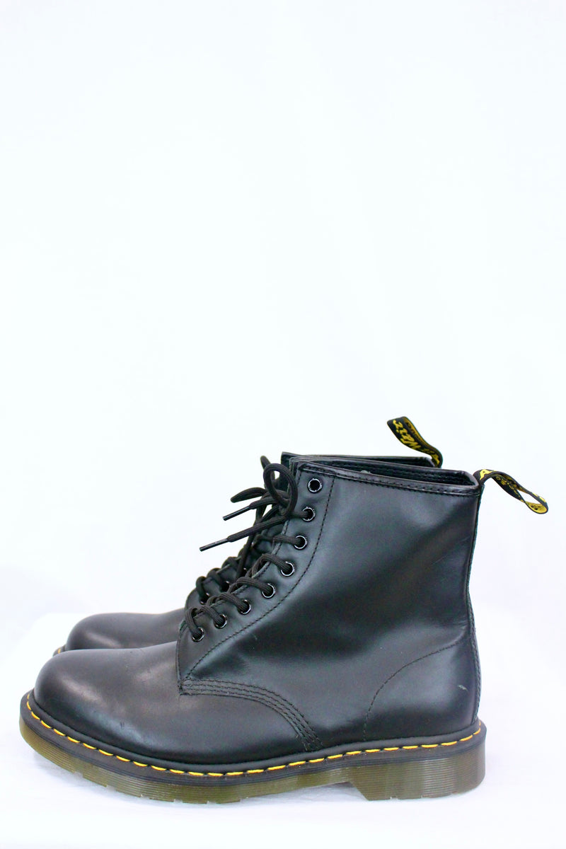 8 Eyelet Boots