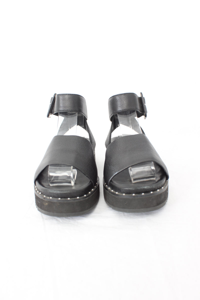 Isabella Anselmi - Silver Stud Leather Sandals